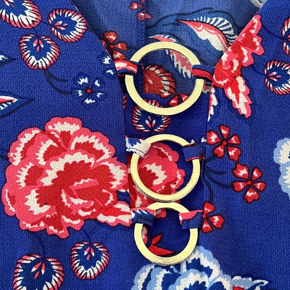 Like new asymmetrical blouse - Picture 2 of 3